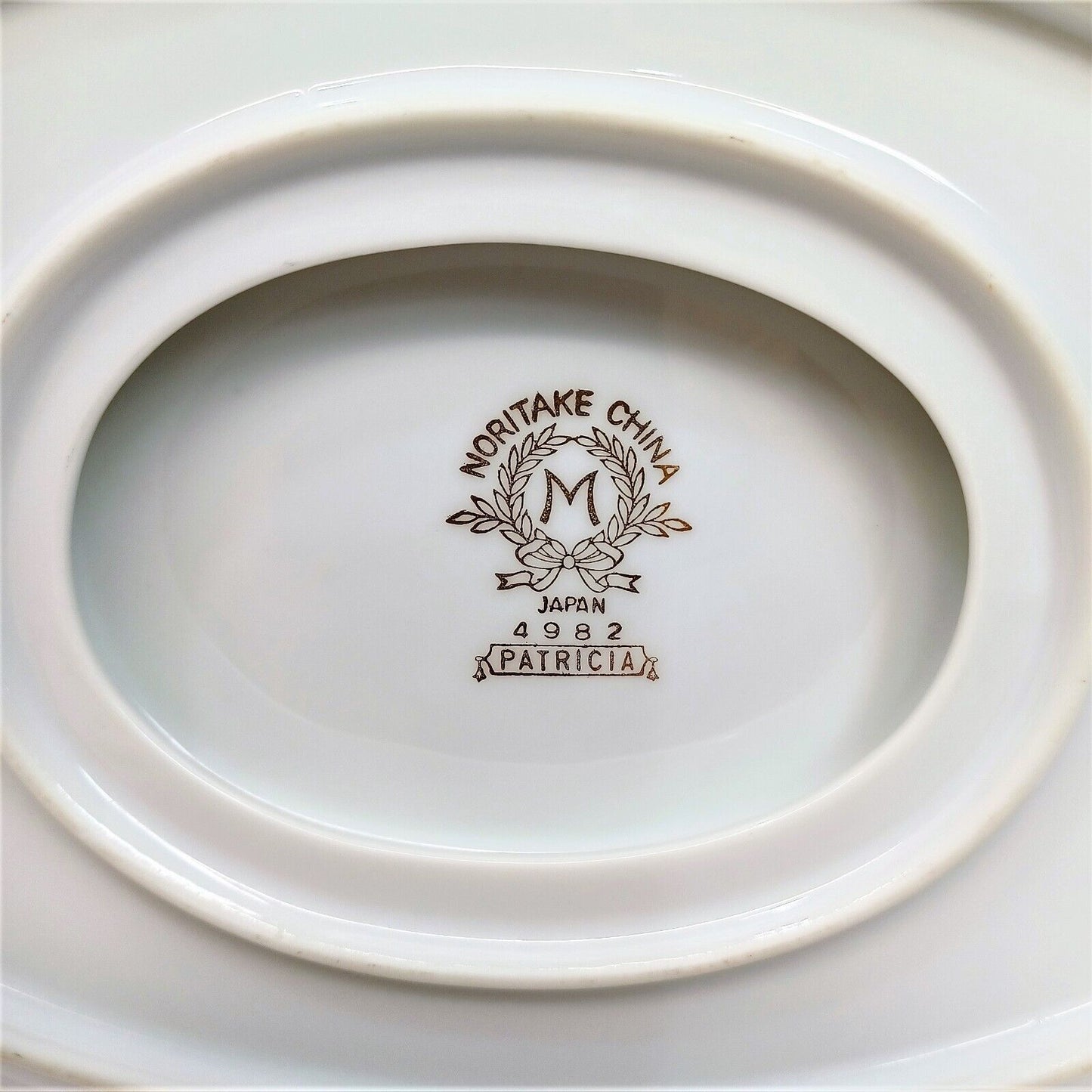 Noritake Patricia 9.25" Gravy Boat attached underplate White w/ Gold Trim 4982