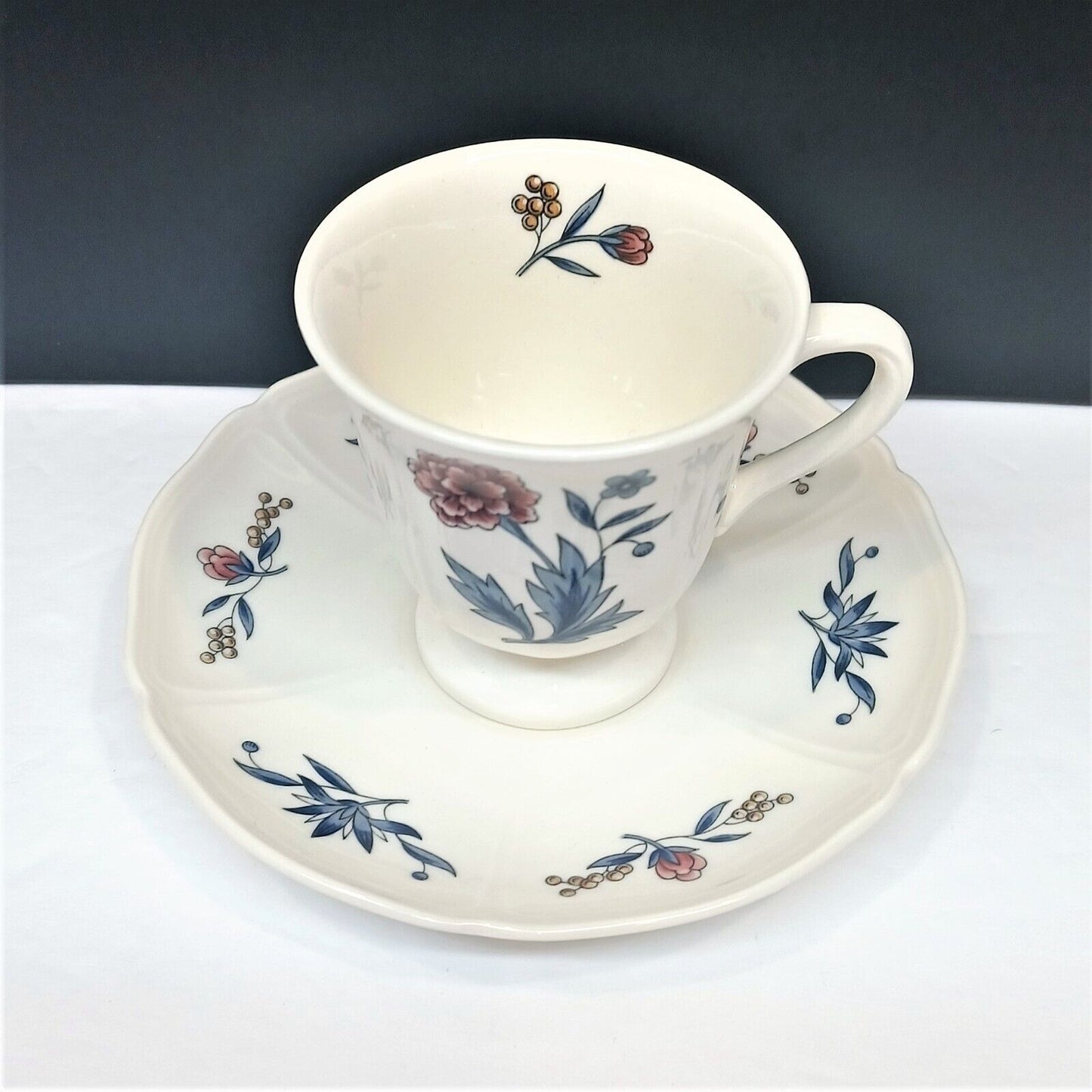 Wedgwood Demitasse (7) Cups (9) Saucers Williamsburg Potpourri 1956-1998