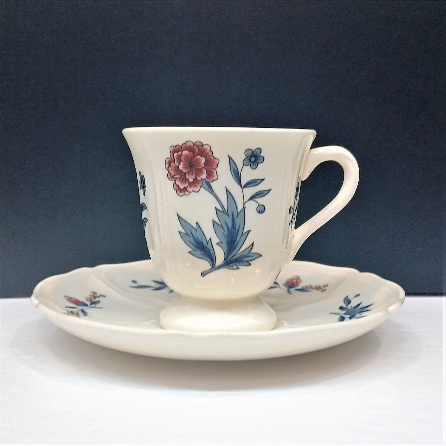 Wedgwood Demitasse (7) Cups (9) Saucers Williamsburg Potpourri 1956-1998