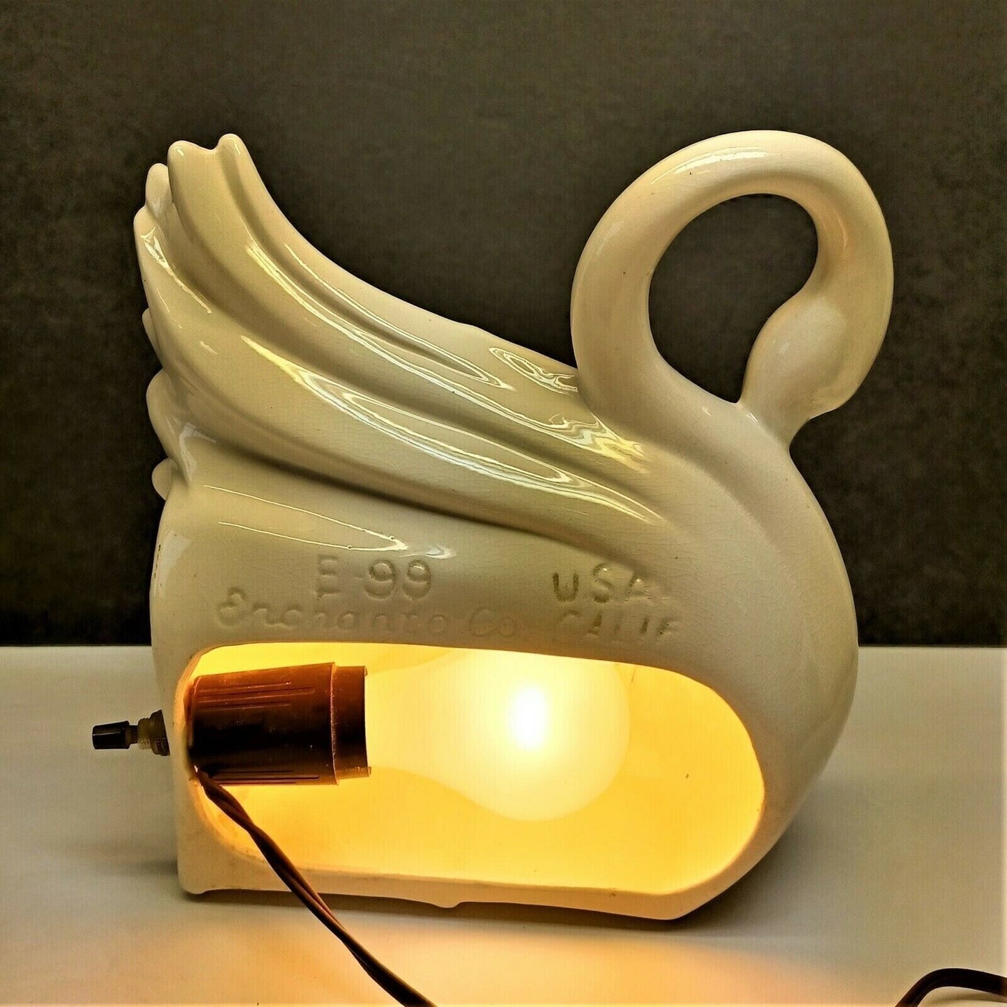 Enchanto Co. E-99 8.5" Swan TV Lamp Light MCM 1950s cream brown airbrushed